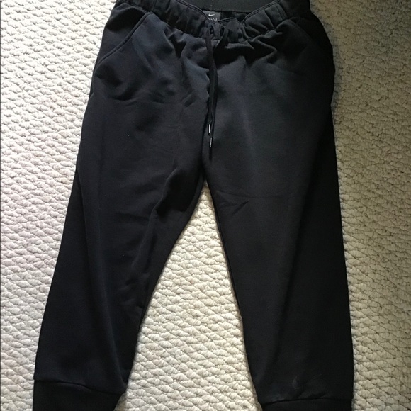 Nike Pants - Nike Cropped sweatpants